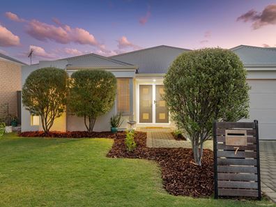 7 Jefferson Way, Piara Waters WA 6112