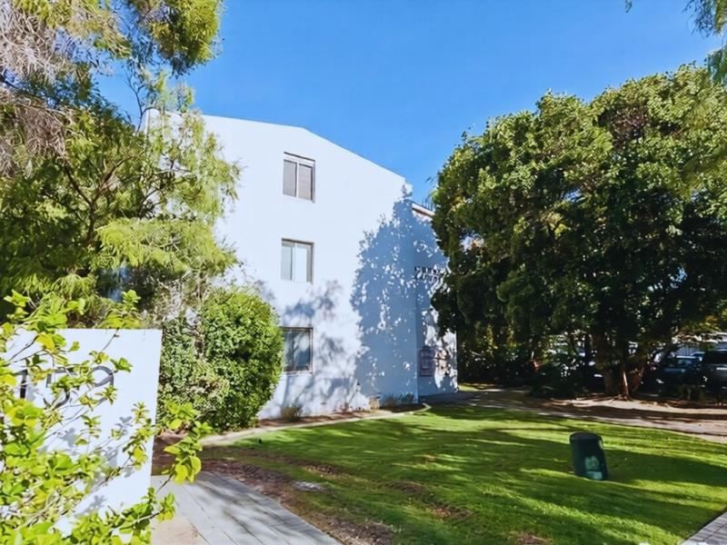 4/159 Fairway, Crawley