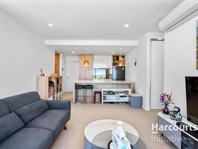 704/6 Baumea Way, Innaloo WA 6018