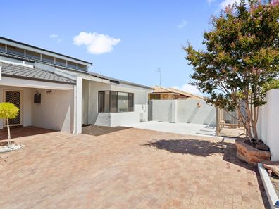 17 Carina Circle, Halls Head WA 6210