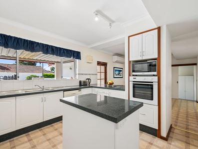 12 Hogarth Way, Bateman WA 6150