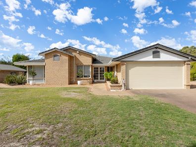 11 Wolfe Road, Oakford WA 6121