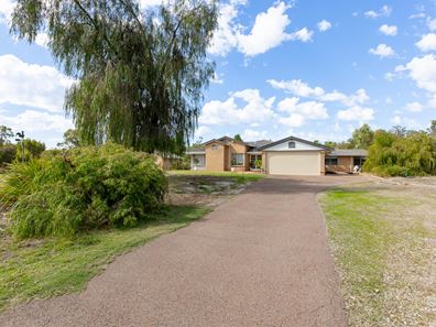 11 Wolfe Road, Oakford WA 6121