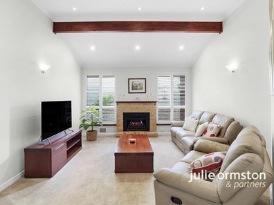 22 St Thomas Loop, Iluka WA 6028