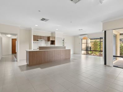 33 Januk Turn, South Guildford WA 6055