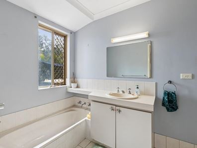 9A Millbrook Grove, Beldon WA 6027