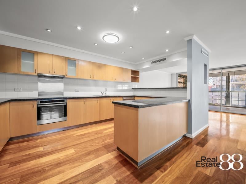 2/210 Stirling Street, Perth
