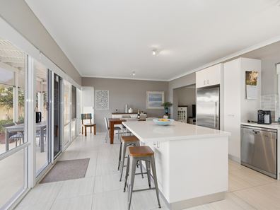 4 Hinchcliffe Road, Lancelin WA 6044