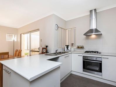 48 Erade Drive, Piara Waters WA 6112