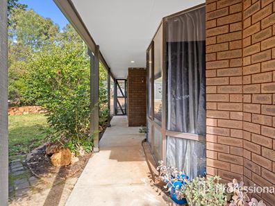 1 Turvey Lane, Mundaring WA 6073