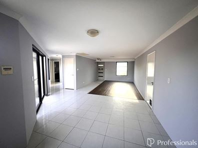 18 Hourn Way, Canning Vale WA 6155