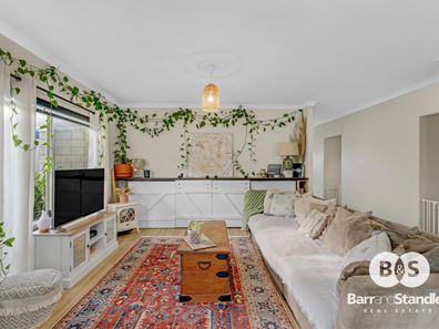 8 Merton Avenue, College Grove WA 6230