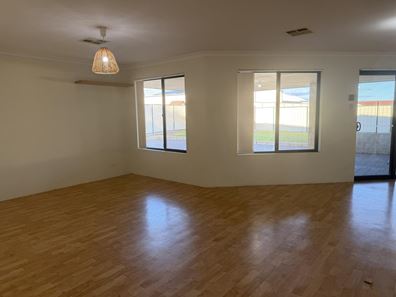 4 Halfmoon  Drive, Waggrakine WA 6530