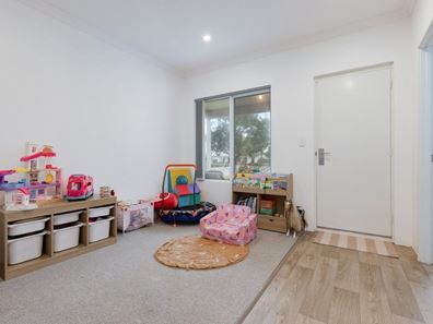 4 Lyndhurst Street, Ellenbrook WA 6069