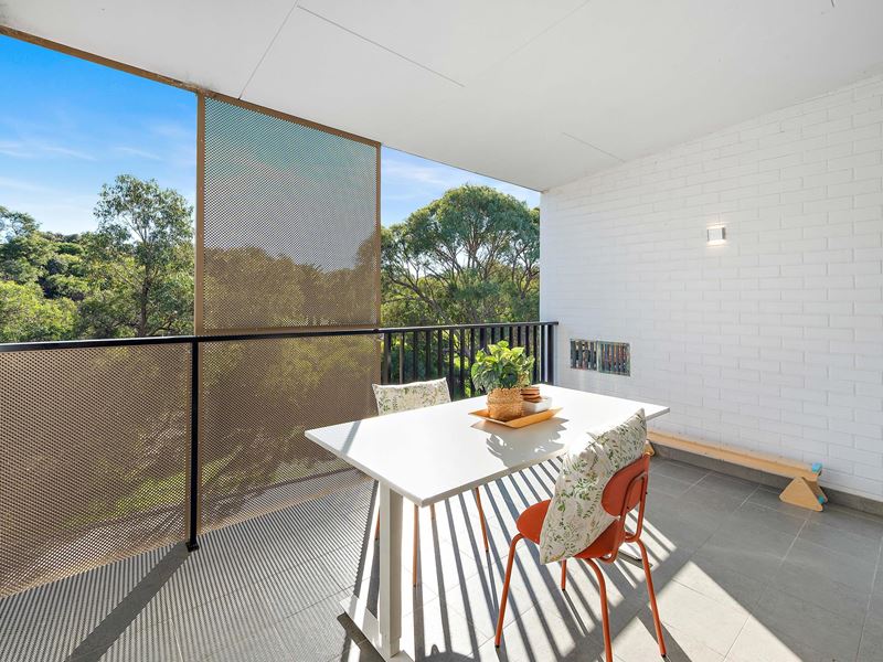 18/2 Beazley Way, White Gum Valley