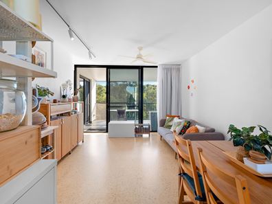 18/2 Beazley Way, White Gum Valley WA 6162