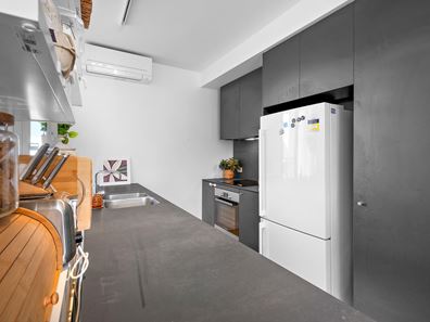18/2 Beazley Way, White Gum Valley WA 6162
