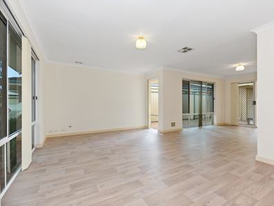4/363 Daly Street, Cloverdale WA 6105