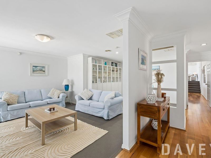 121 Waterford Drive, Hillarys