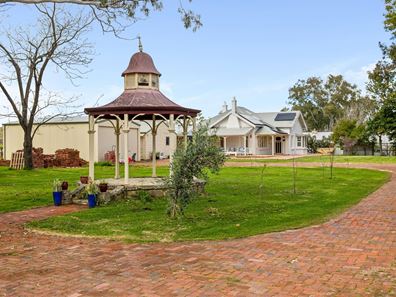 950 West Swan Road, Caversham WA 6055