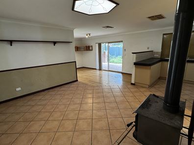 22 Larkspur Pl, Thornlie WA 6108