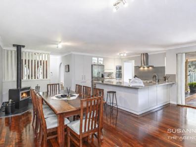24 Lourdes Street, Lesmurdie WA 6076