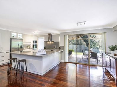 24 Lourdes Street, Lesmurdie WA 6076