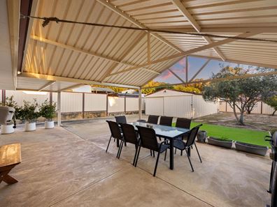 16 Bernard Street, Kelmscott WA 6111