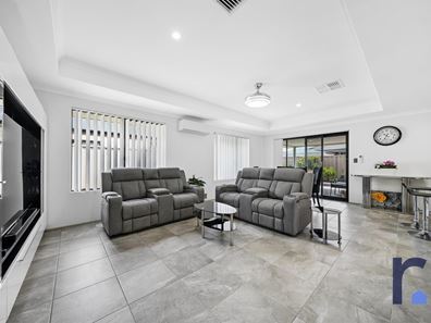 11 Albarello Way, Dayton WA 6055