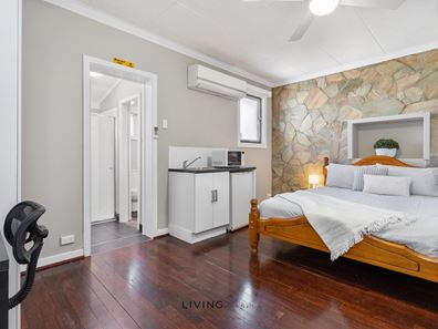 Room/1  45 Rhodes Crescent, Calista WA 6167