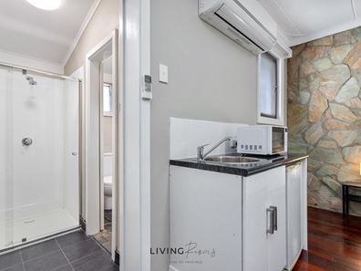 Room/1  45 Rhodes Crescent, Calista WA 6167