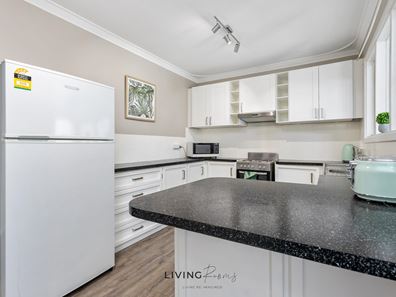 Room/1  45 Rhodes Crescent, Calista WA 6167
