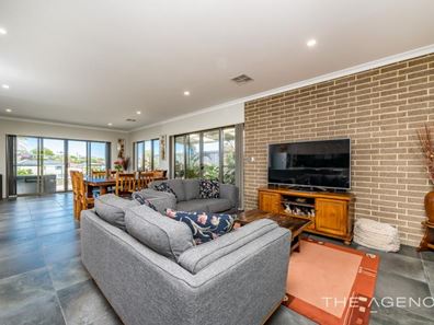 11 Ilbery Street, Quinns Rocks WA 6030