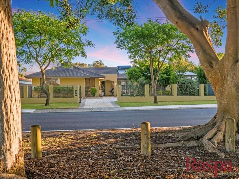 12 Parkway Road, Bibra Lake WA 6163