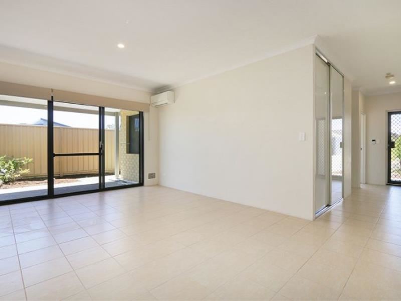 5 Blue Road, Canning Vale WA 6155
