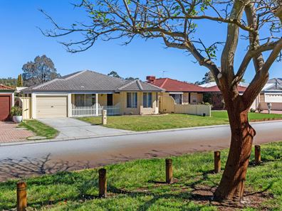 25 Grenache Crescent, Caversham WA 6055