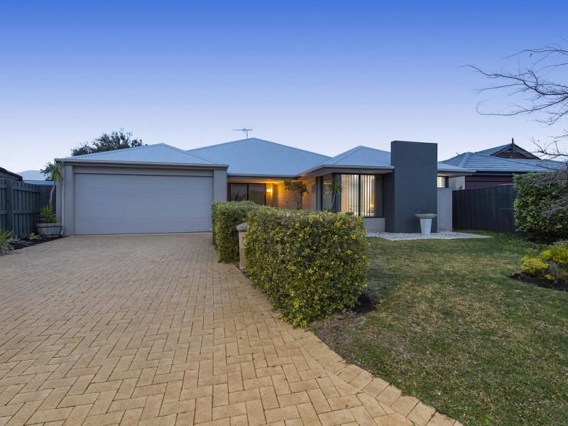 207 Peelwood Parade, Halls Head WA 6210