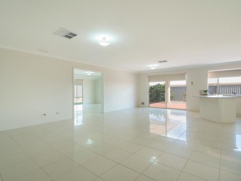 24 Benalla Crescent, Byford WA 6122