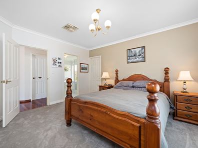 5 Sholto Crescent, Canning Vale WA 6155