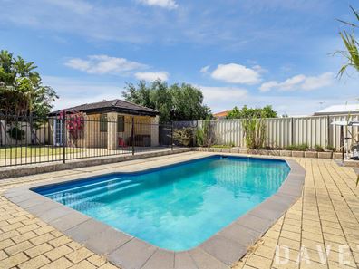 92 St Stephens Crescent, Tapping WA 6065