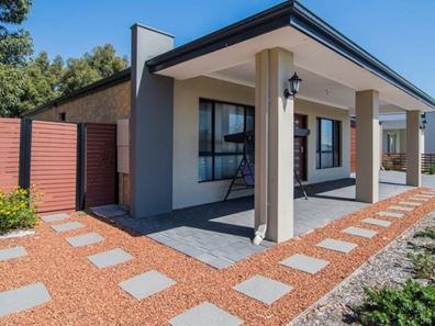 7 Banyoles Circuit, Champion Lakes WA 6111