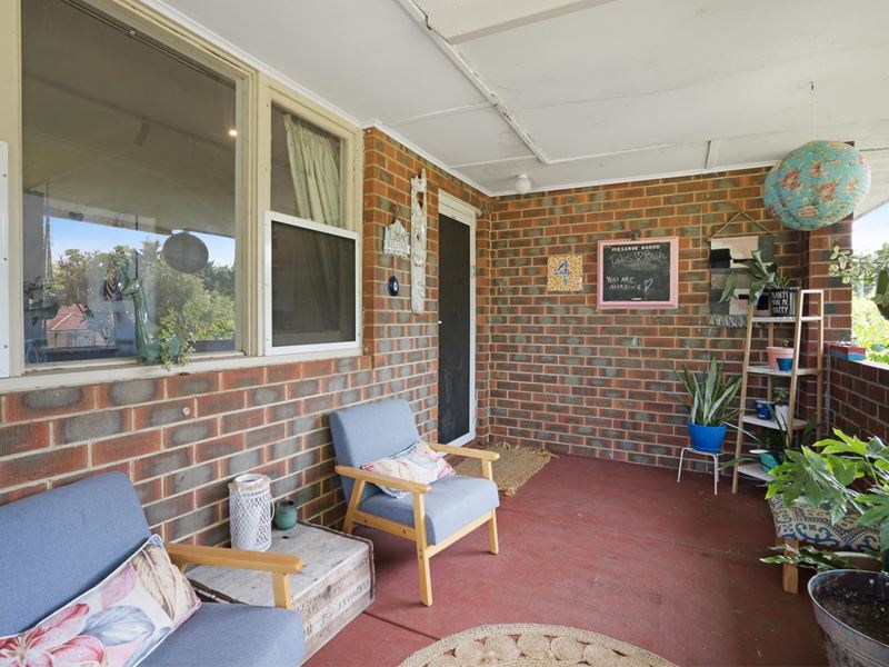 4 QUINLAN STREET, Coolbellup