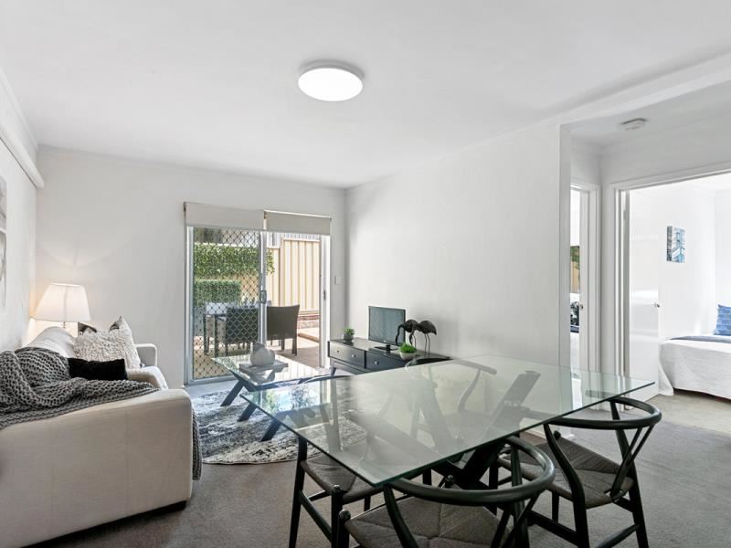 2/9 Freshwater Parade, Claremont