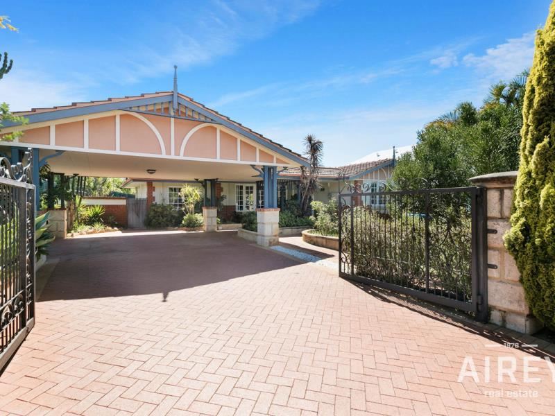 34 Plantation Street, Menora
