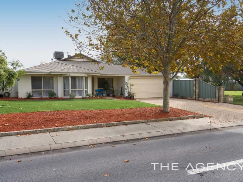 32 Folland Parade, Atwell