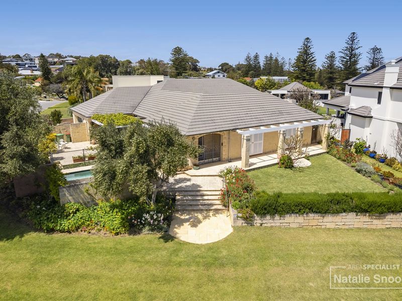 13 Lowanna Way, City Beach