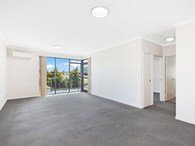 102/25 Malata Crescent, Success WA 6164