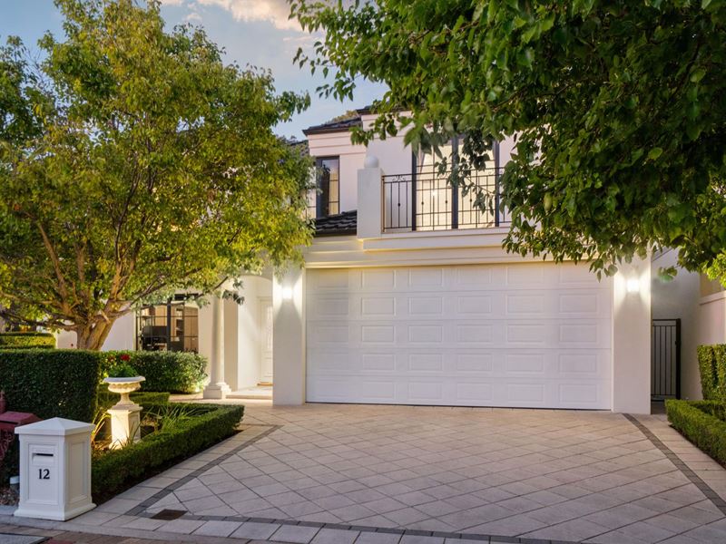12 Plumosa Mews, Duncraig