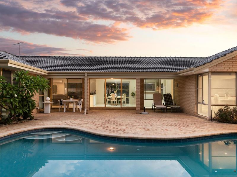 4 Barberry Court, Dianella