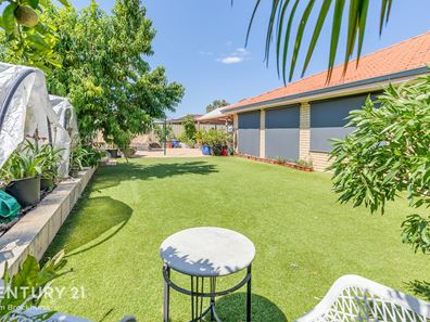 17 Dunlowe Loop, Warnbro WA 6169